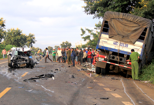 Đắk Nông Xe 4 chỗ đâm trực diện xe tải, 2 cảnh sát giao thông tử vong